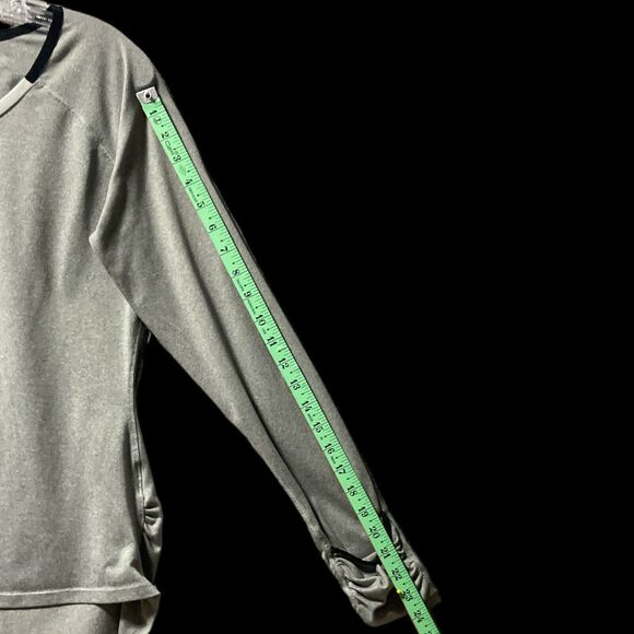 NIKE Woman Gray Top long sleeve Dri Fit Running Yoga Gym SZ/ M - Picture 4 of 8